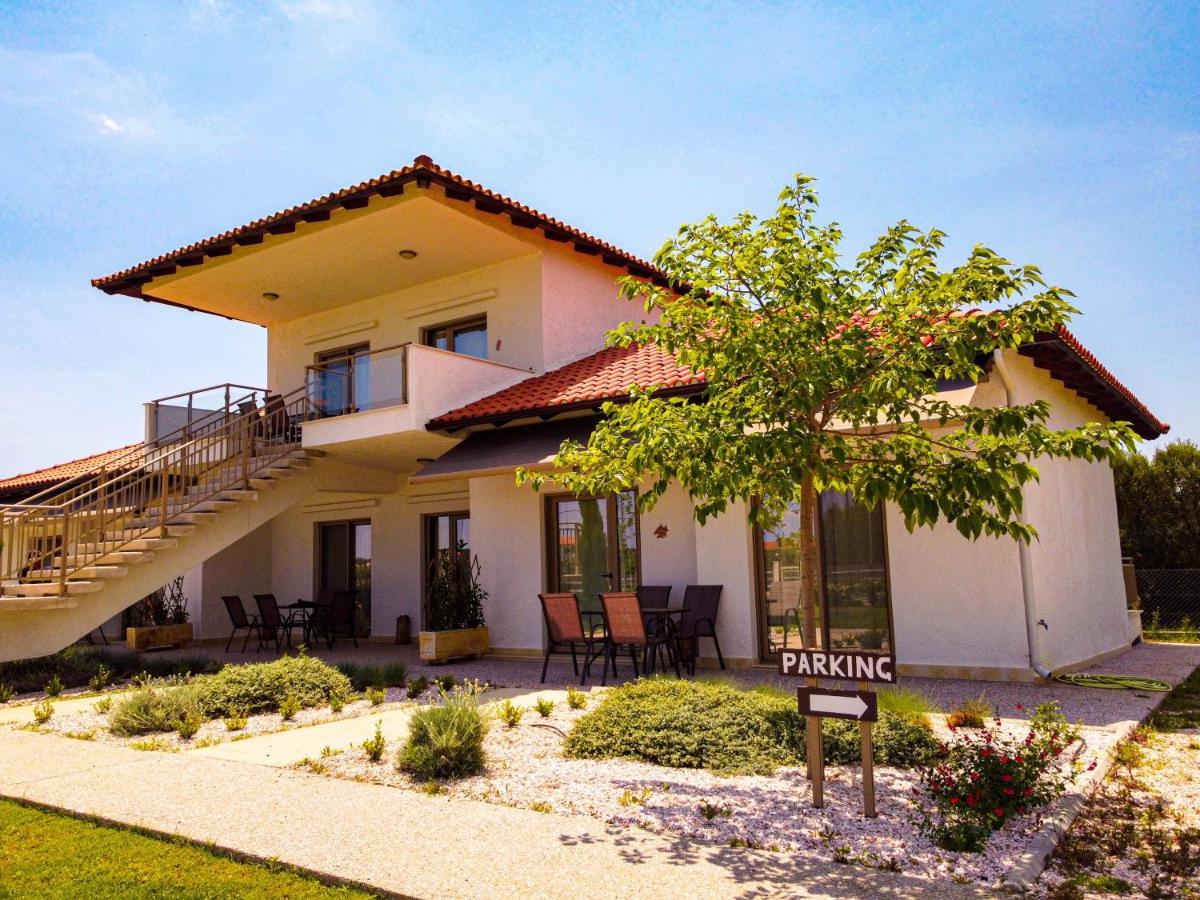 Varkes Suites 1 Nea Poteidaia Exterior photo
